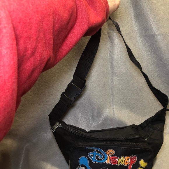 DISNEY MICKEY AND FRIENDS FANNY PACK WITH 2 ZIPPER COMPARTMENTS, 39” ROUND - Picture 3 of 10